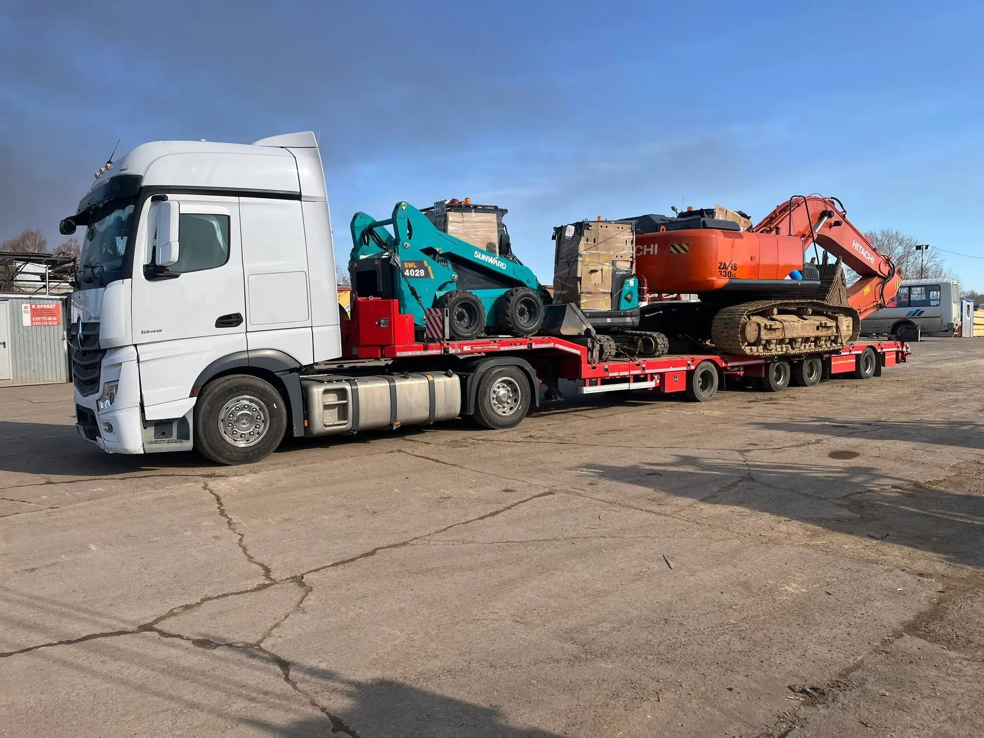 Экскаватор Hitachi ZX 330 и погрузчики